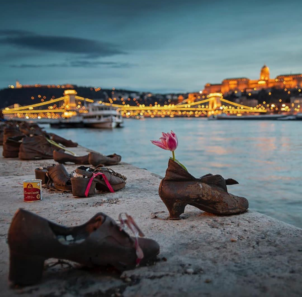 Zapatos junto al Danubio Budapest