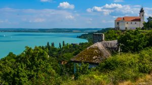 Paisaje del lago Balaton en Hungría