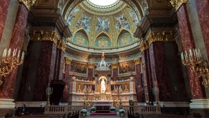 Interior de la Basílica de San Esteban en Budapest