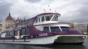 silverline botes sobre el Danubio en Budapest