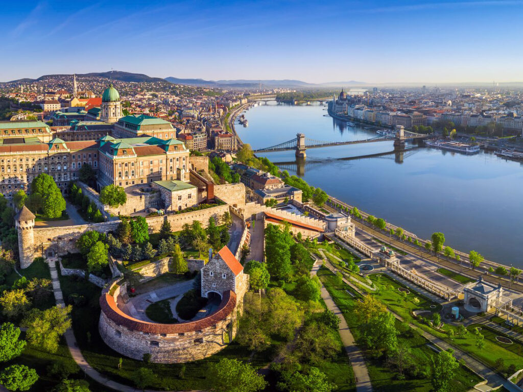 Budapest Hungría fotografía donde se muestran las partes de Buda occidental y Pest en el oriente